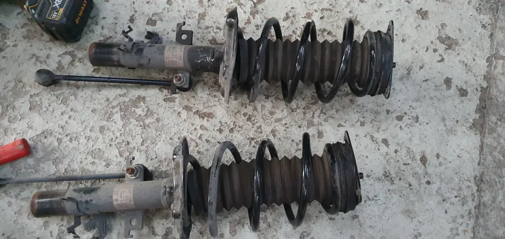 Amortizor cu arc si flansa Nissan Qashqai 2014 2015 2016 2017 2018