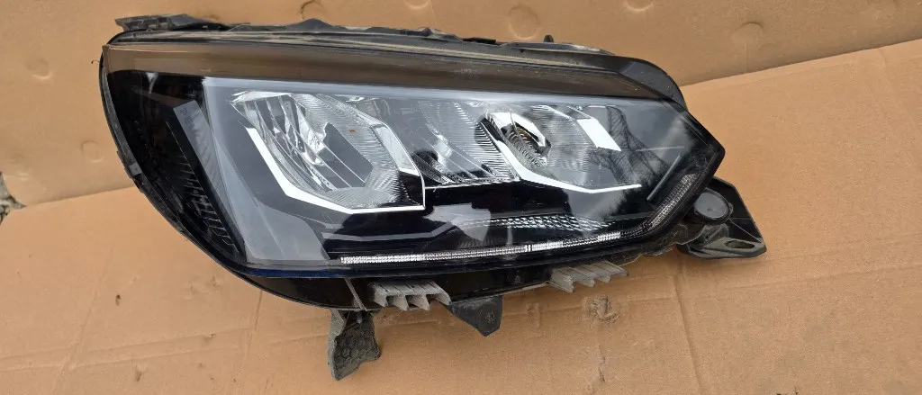 Far dreapta LED Peugeot 2008 an 2019 2020 2021 2022 2023