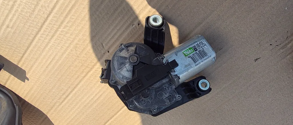 Motoras Stergator haion Opel Zafira B 20076 2007 2008 2009 2010