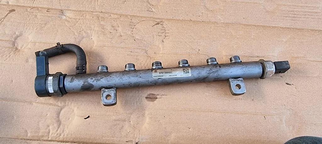 Rampa injectoare Vw Crafter 2.5 TDI 2006 2007 2008 2009