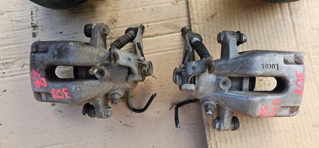 Etrier stanga / dreapta spate Peugeot 308 SW 2009 2010 2011 2012