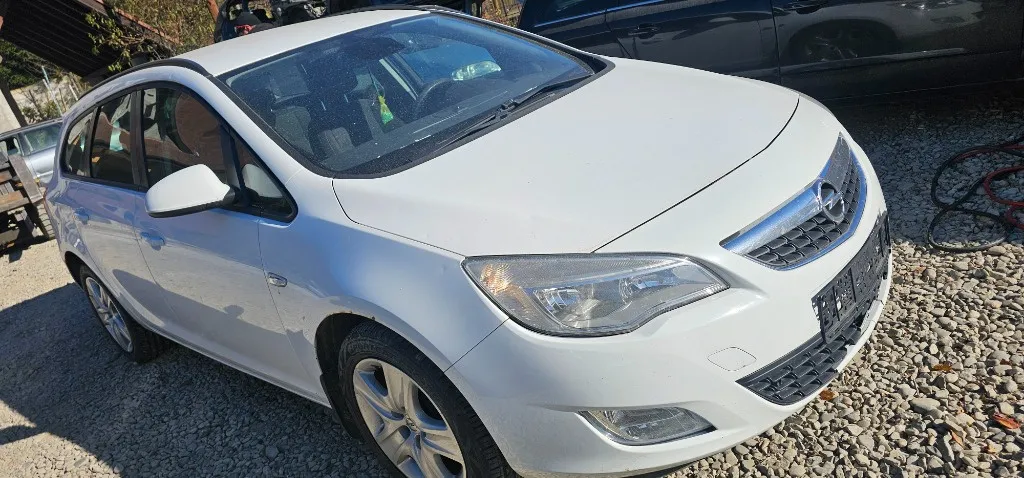 Usa dreapta fata Opel Astra J combi 2011 2012 2013 2014 2015