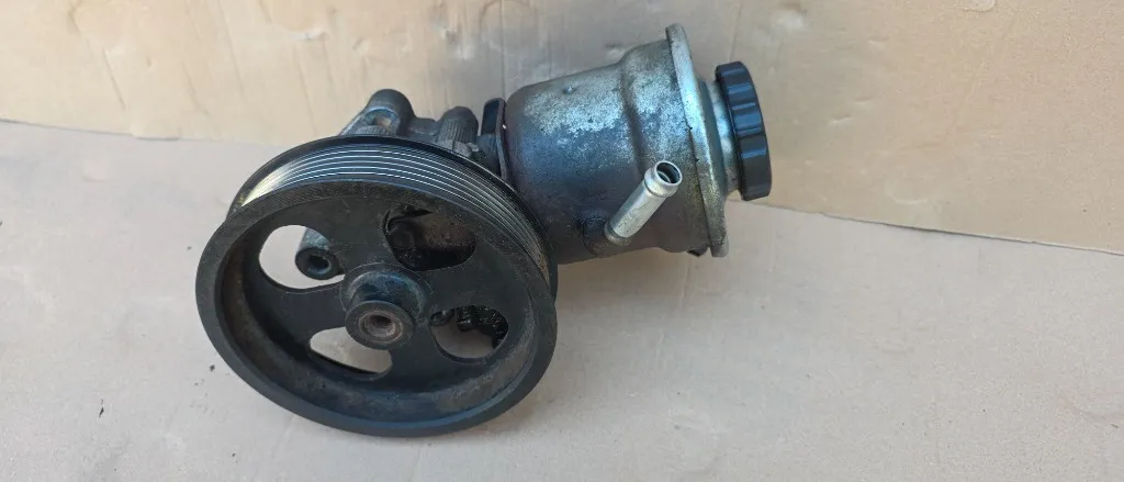 Pompa Servodirectie Toyota Rav 4 / Corolla Verso 2.2 D-CAT 2005 2006 2007 2008