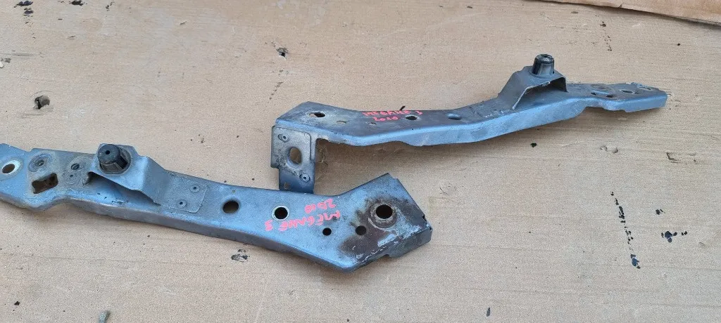 Suport far stanga dreapta Renault Megane 3 2009 2010 2011 2012