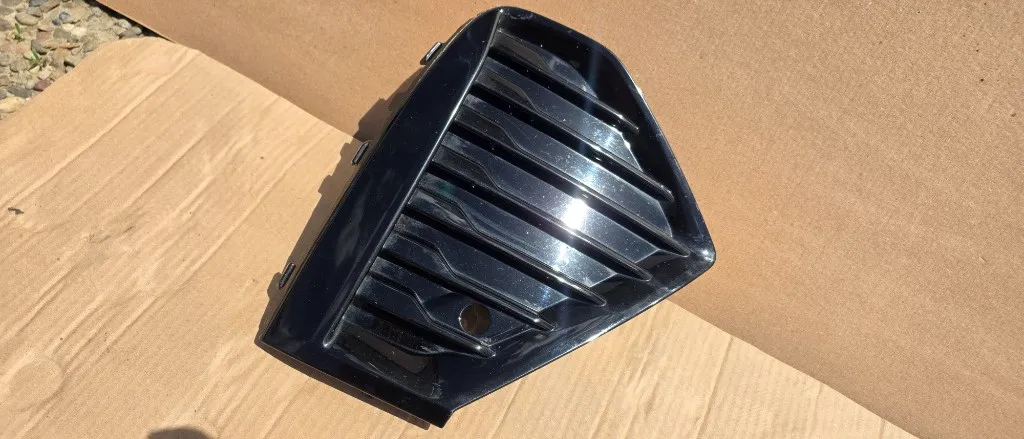 Grila dreapta bara fata Volvo XC60 Facelift 2022 2023 2024 2025
