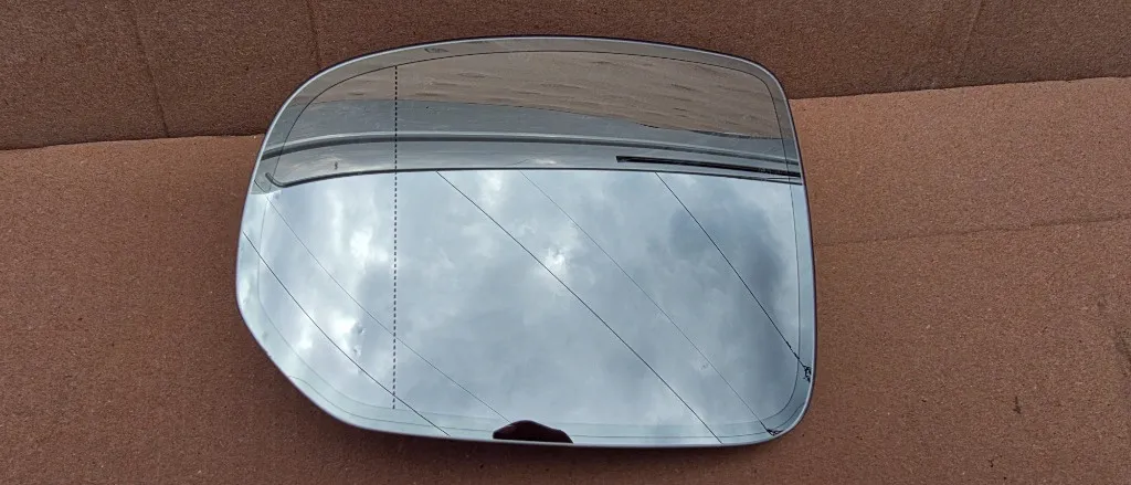 Sticla Oglinda stanga heliomata Volvo XC60 2018 2019 2020 2021 2022