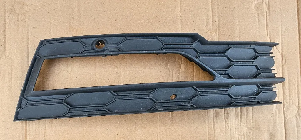 Grila proiector dreapta Skoda Octavia 4 2020 2021 2022 2023