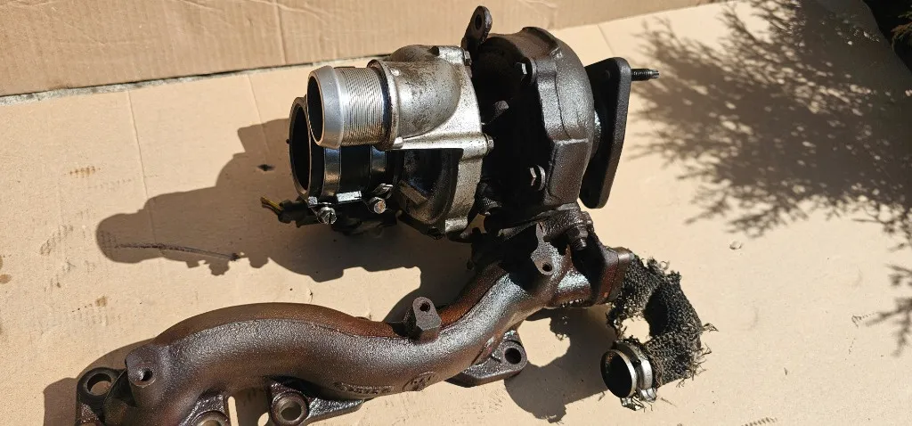 Turbina stanga Jaguar XF / S-Type 2.7 D 2005 2006 2007 2008