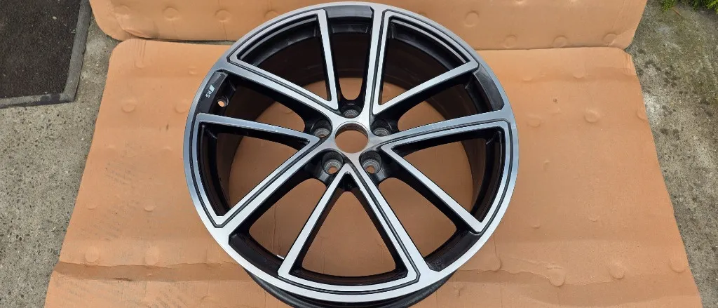 1 buc Janta Aliaj Audi Q5 8MA 20" 8MA601025J 2025
