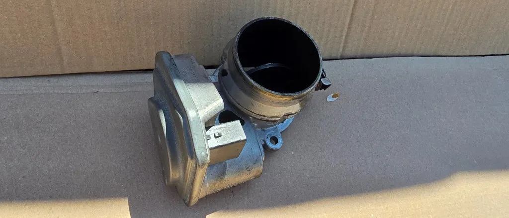 Clapeta acceleratie BMW Seria 3 E90 E91 Seria 1 E81 E87 2.0 D N47D20C 2006 2007 2008 2009