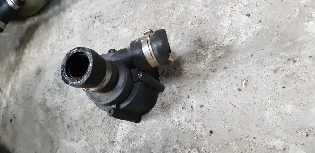 Pompa recirculare AUDI A4 b8 A5 A6 4F 2.7 3.0 TDI 2009 2010 2011