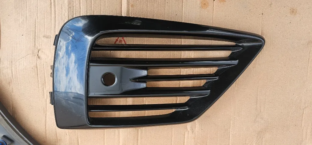 Grila dreapta bara fata Volvo Xc60 R-Design 2018 2019 2020 2021