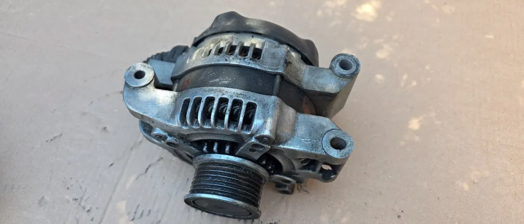 Alternator Toyota Corolla Verso 2.2 D-CAT 2005 2006 2007 2008