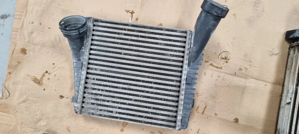 Radiator intercooler dreapta VW Touareg 7P 4.2 TDI 2011 2012 2013 2014
