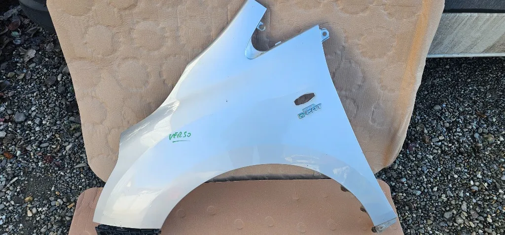 Aripa fata stanga Toyota Verso 2009 2010 2011 2012