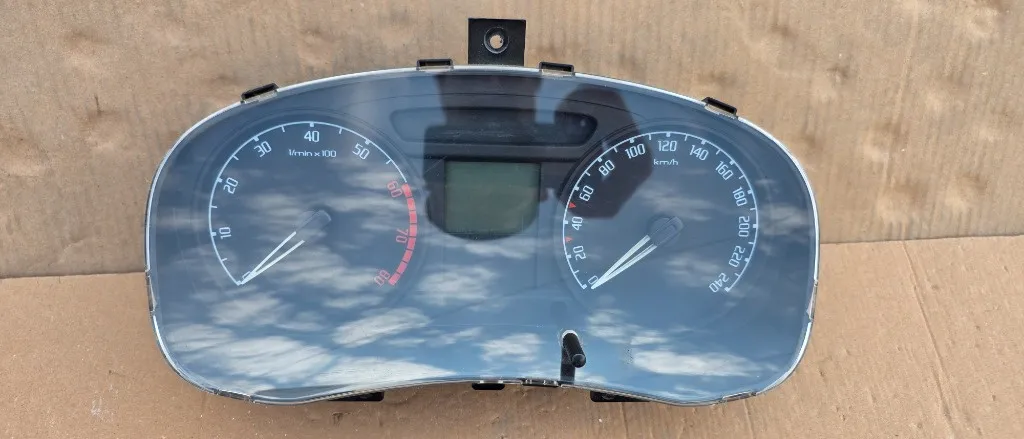 Ceasuri bord Skoda Fabia 2 1.2 benzina 2007 2008 2009 2010