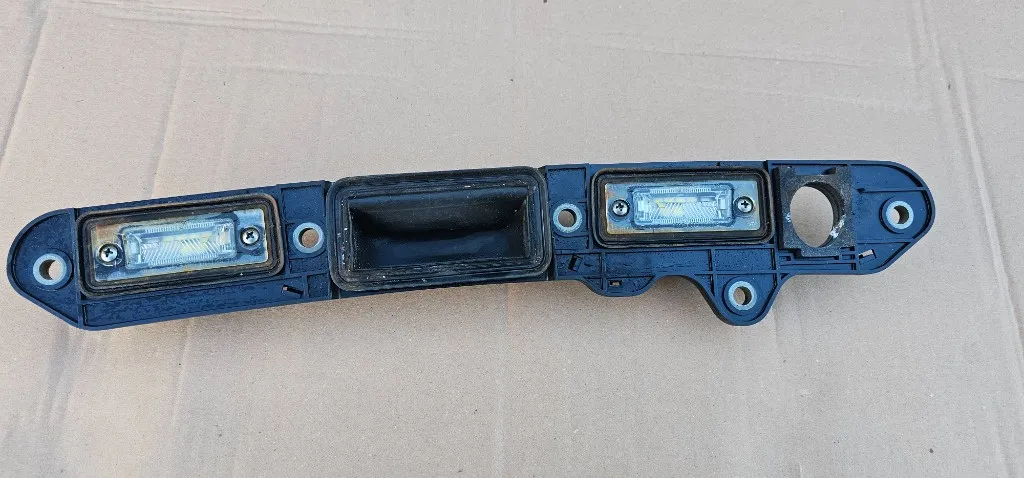 Suport lampi numar spate Vw Golf 5 Plus / Touran / Passat B6 2005 2006 2007 2008 2009