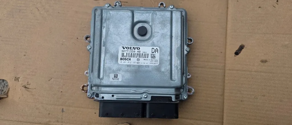 Ecu calculator motor volvo V50 / V60 / X90 2.4 Diesel automat 2007 2008 2009 2010 2011