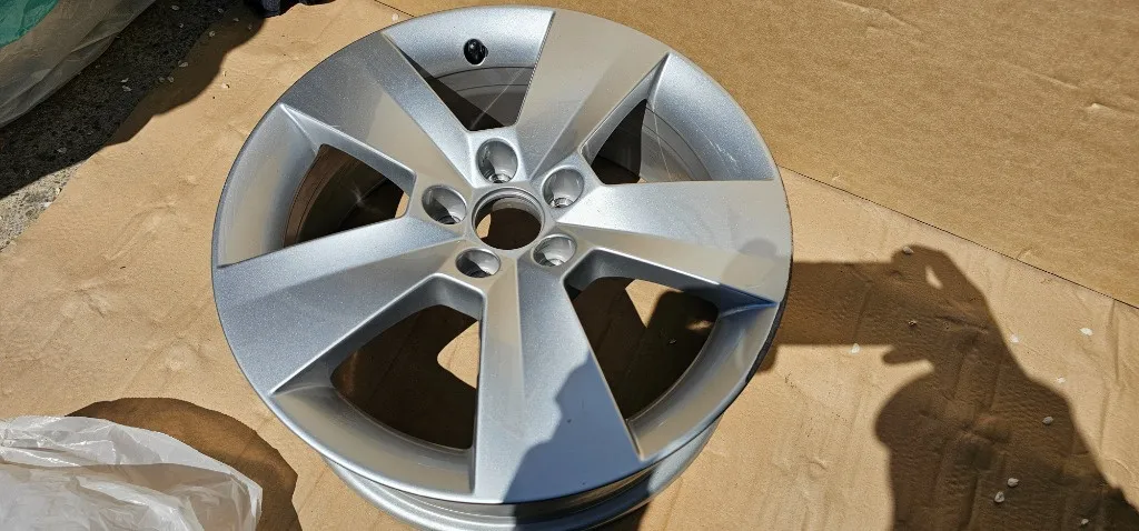1 buc Janta Aliaj Skoda Kamiq 16" 657601025 2019 2020 2021 2022 - cu defect