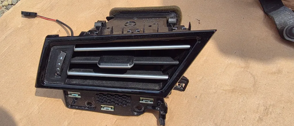 Grila ventilatie aer bord Vw Passat B8 2015 2016 2017 2018 2019 2020