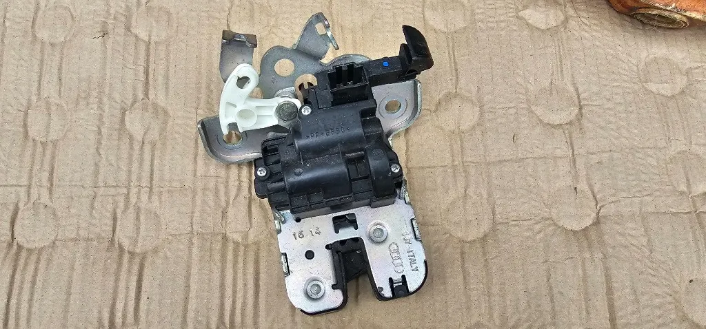 Broasca / Yala / Incuietoare portbagaj AUDI A6 C7 4H / A8 4H 2012 2013 2014 2015 2016