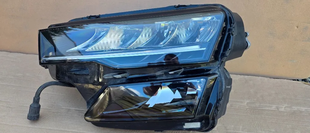 Far stanga LED Skoda Karoq Facelift 2022 2023 2024 2025