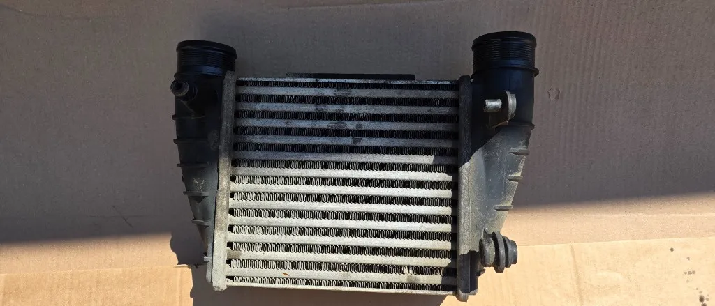 Radiator intercooler dreapta Audi A4 B7 2.0 TDI BRD 2006 2007 2008