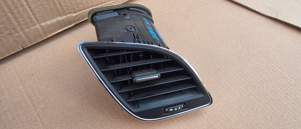 Grila aer ventilatie bord dreapta Seat Leon 5F 2013 2014 2015 2016 2017 2018