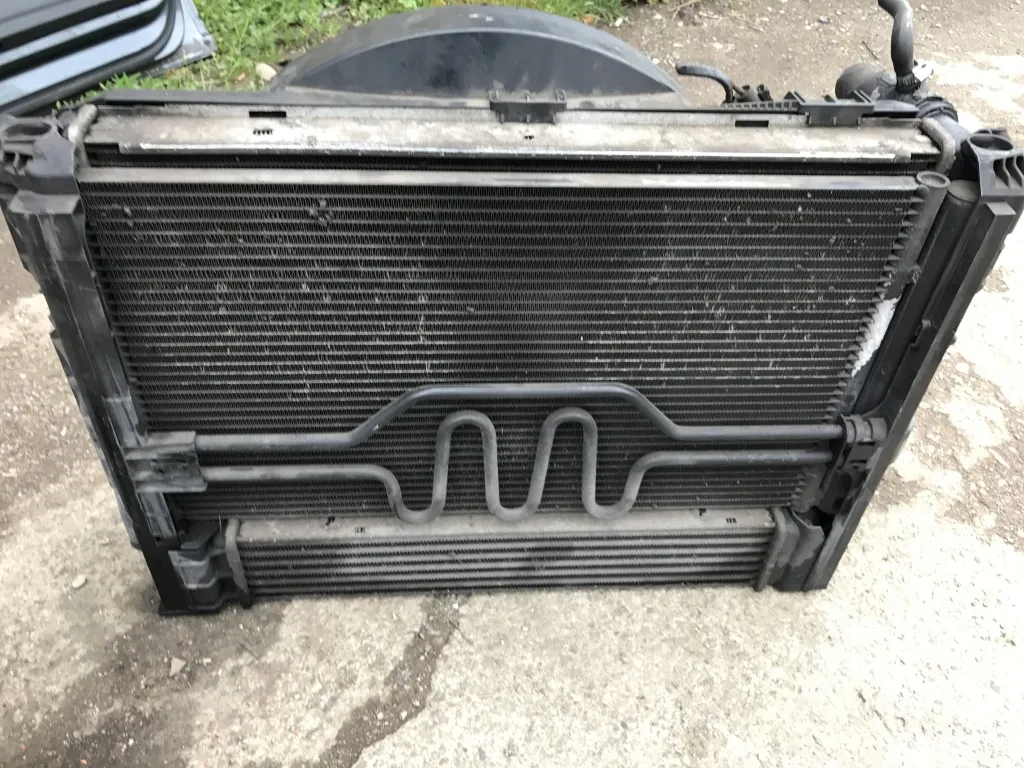 Radiator apa BMW Seria 3 E90 E91 2.0 d 2005 2006 2007