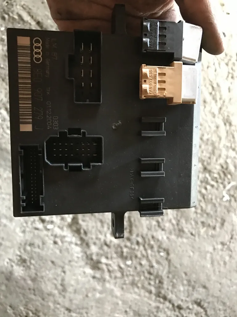 Calculator lumini AUDI A4 B7 2005 2006 2007 2008