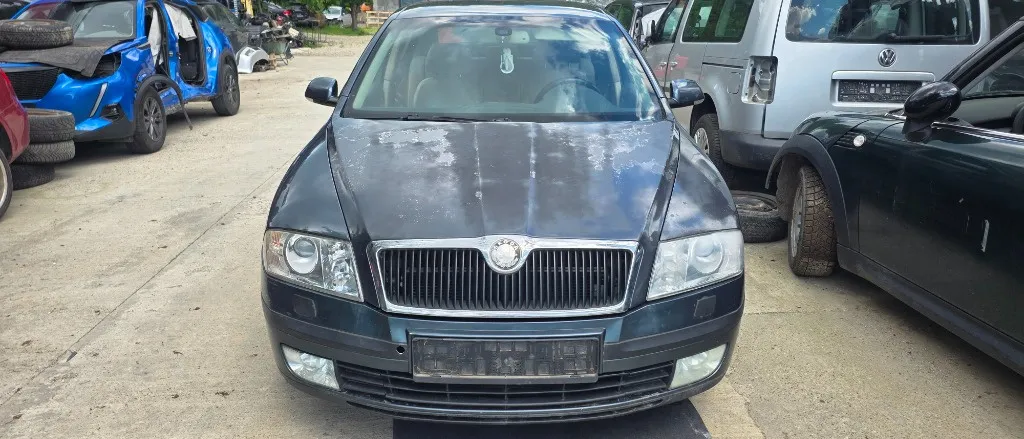 Capota motor cu grila radiator Skoda Octavia 2 2005 2006 2007 2008