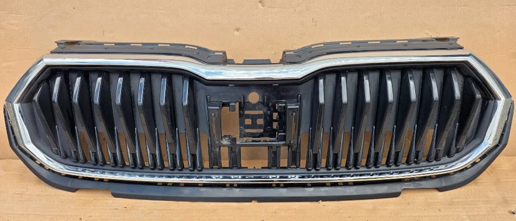 Grila radiator Skoda Fabia 4 2021 2022 2023 - cu defect -