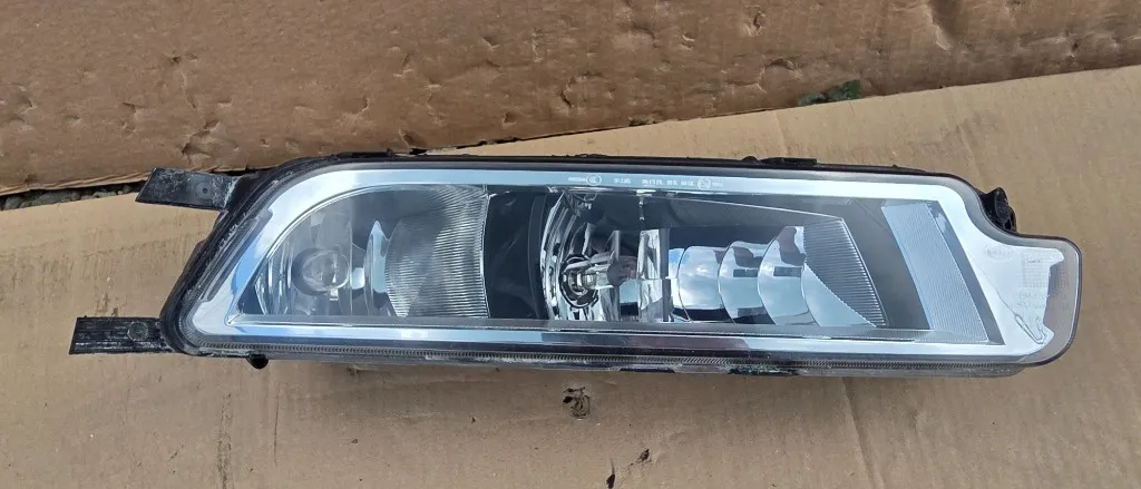 Proiector ceata dreapta Vw Passat B8 2016 2017 2018 2019
