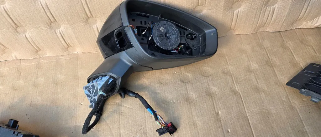 Oglinda dreapta cu camera Skoda Kodiaq 2 2024 2025