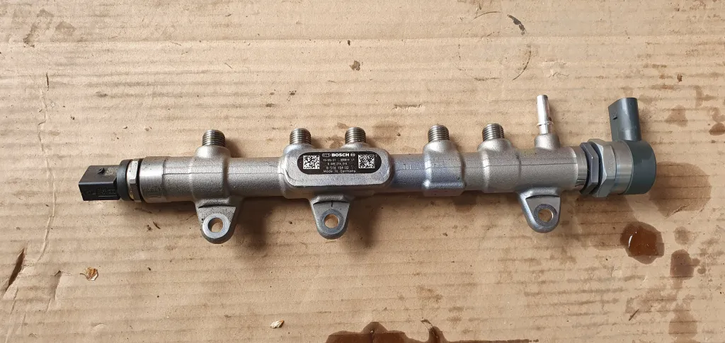 Rampa injectoare BMW X1 X3 F25 X4 F26 F30 F32 F20 F10 2.0 d B47D20A 2015 2016 2017