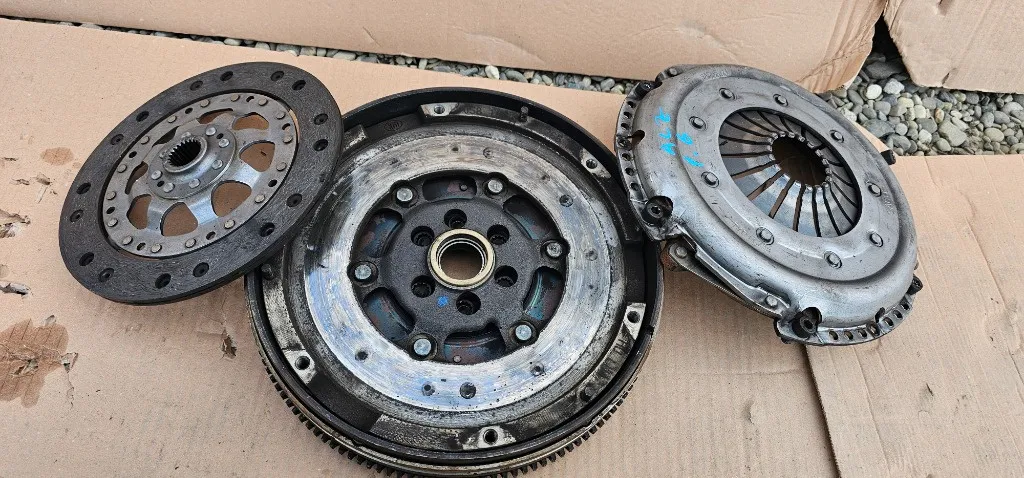 Volanta cu set ambreiaj Audi A4 B6 1.6 benzina ALZ 2001 2002 2003 2004