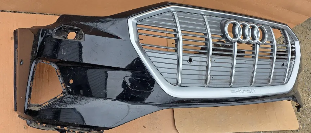 Bara fata cu grila radiator Audi E-Tron 4KE 2018 2019 2020