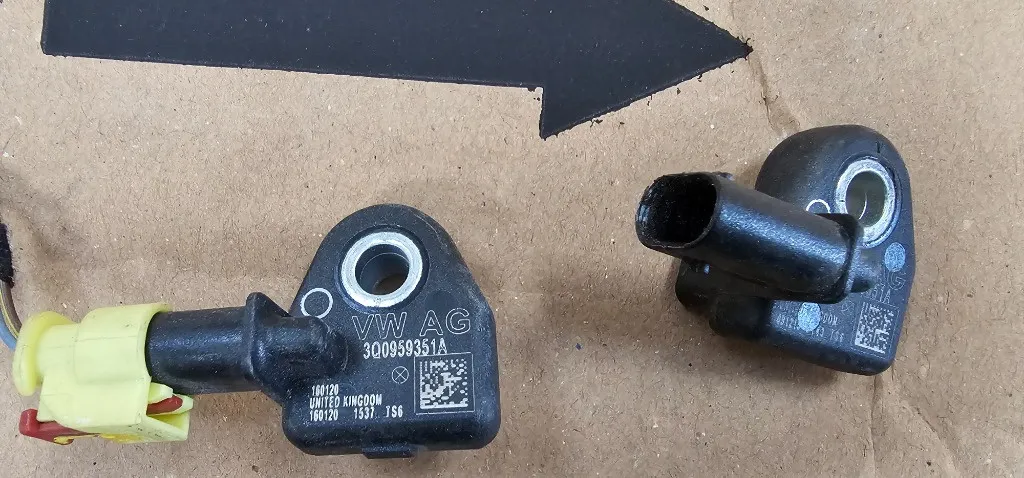 Senzor impact Skoda Octavia / Karoq / Kodiaq / Vw Arteon / Passat B8 / T-Roc COD 3Q0959351A