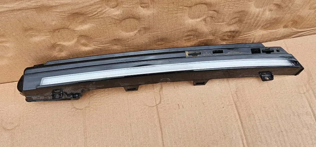 DRL / Lumina de zi dreapta Grila radiator VW Golf 8 2020 2021 2022 2023