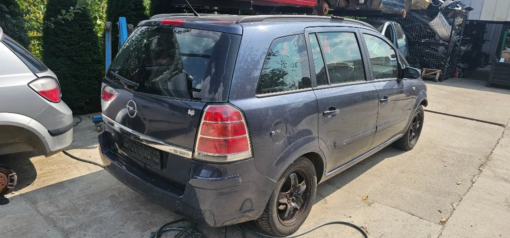 Usa stanga / dreapta spate Opel Zafira B 2007 2008 2009 2010 2011 2012