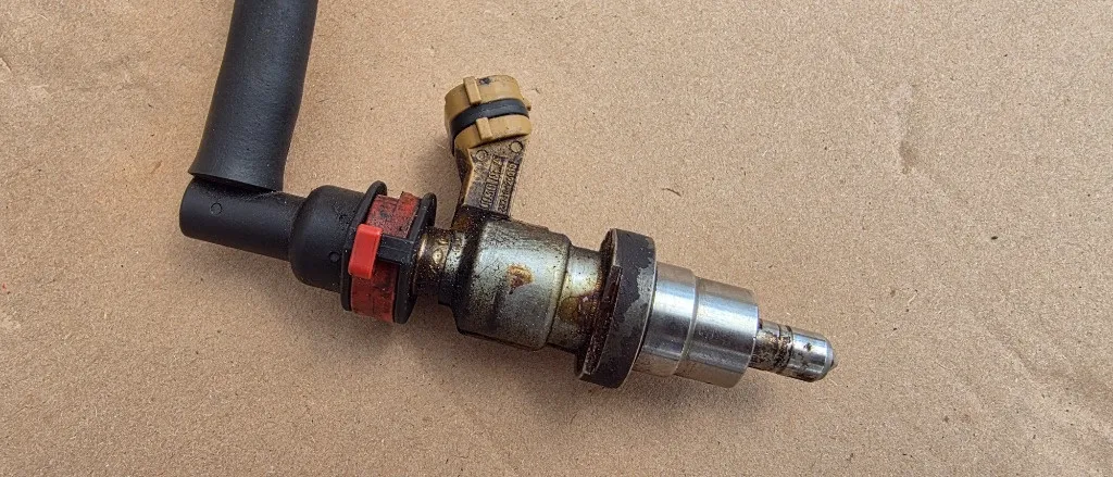 Injector filtru particule / injector 5 Toyota Rav 4 / Avensis / Corolla Verso 2.2 D-CAT 2008 2009 2010 2011