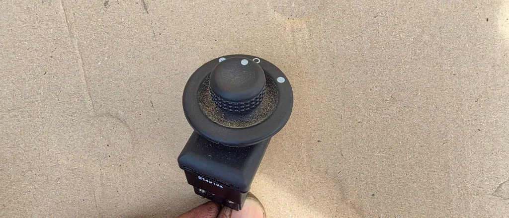 Buton reglaj oglinzi Dacia Logan / Logan MCV / Sandero / Duster 2006 2007 2008 2009 2010 2011 2012