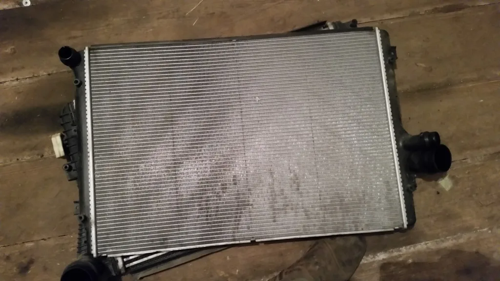 Radiator apa Vw Golf 6 1.6 TDI 2009 2010 2011 2012
