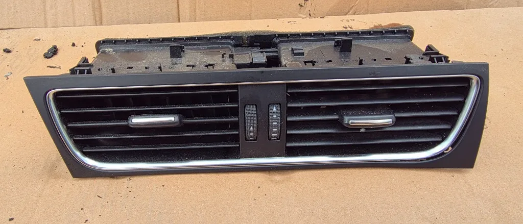 Grila ventilatie aer bord Audi A4 B8 8K 2008 2009 2010 2011 2012