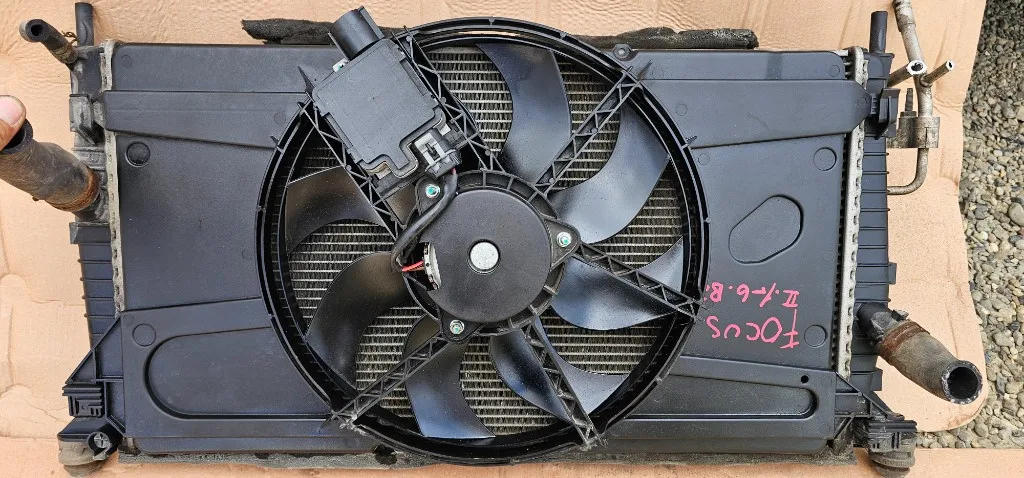 Electroventilator racire Ford Focus 2 1.6 benzina 2005 2006 2007 2008