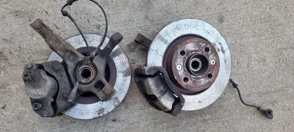 Fuzeta stanga / dreapta fata Dacia Sandero 1.2 benzina 2009 2010 2011 2012