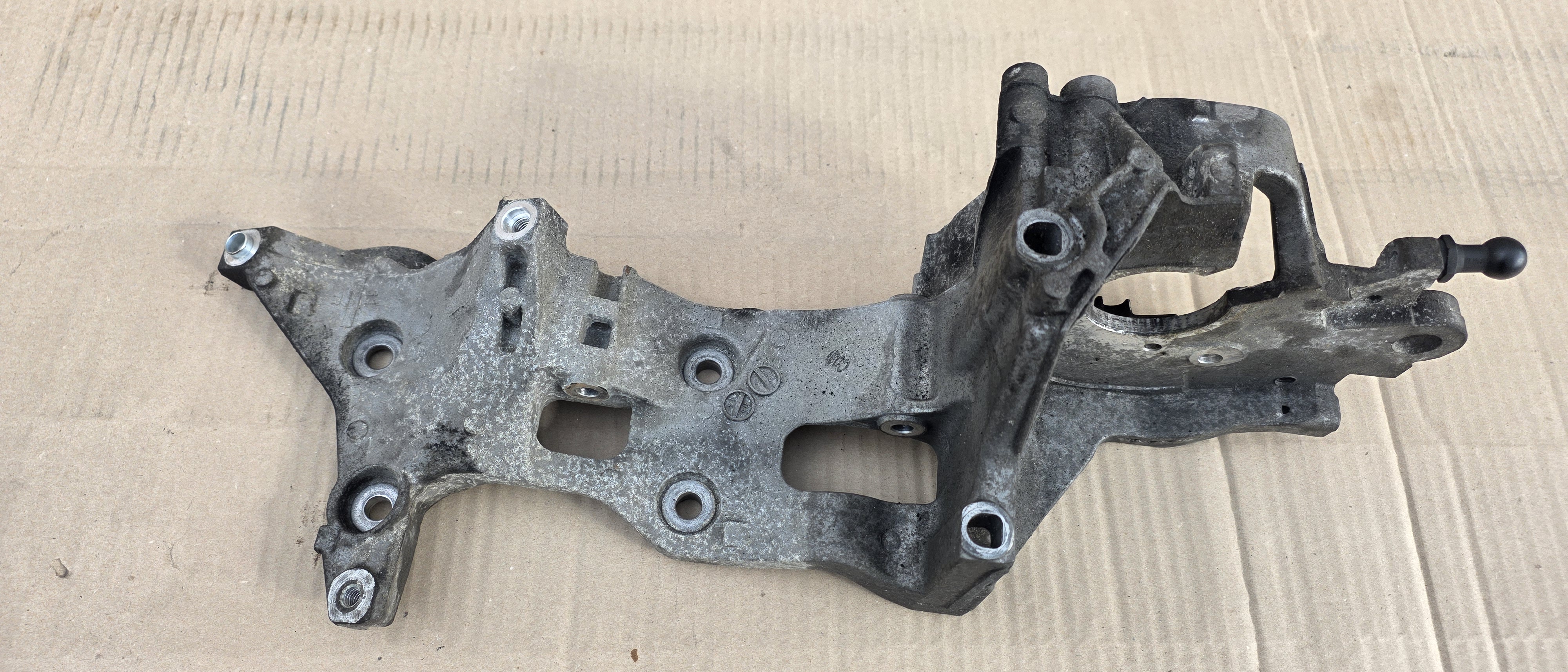 Suport accesorii Vw Golf 7 / Skoda Octavia 3 1.6 TDI CXX DDY DGT 2015 2016 2017 2018