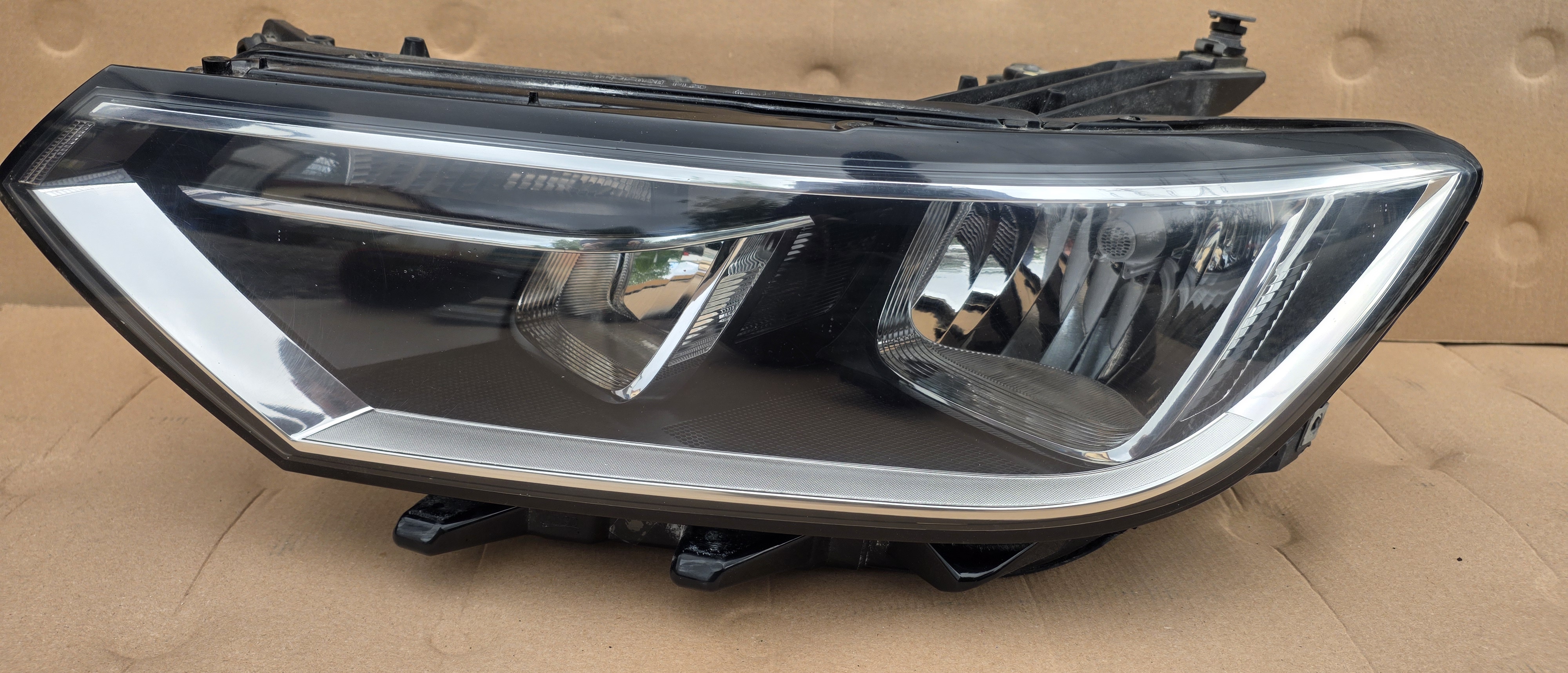 Far stanga Vw Passat B8 2015 2016 2017 2018