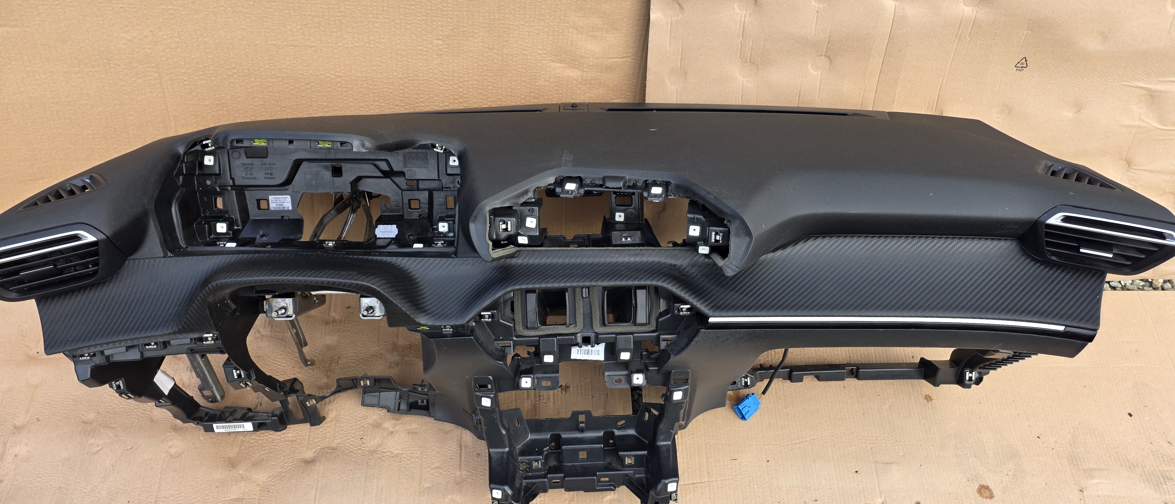 Plansa bord cu airbag pasager Peugeot 2008 an 2019 2020 2021 2022 2023 2024