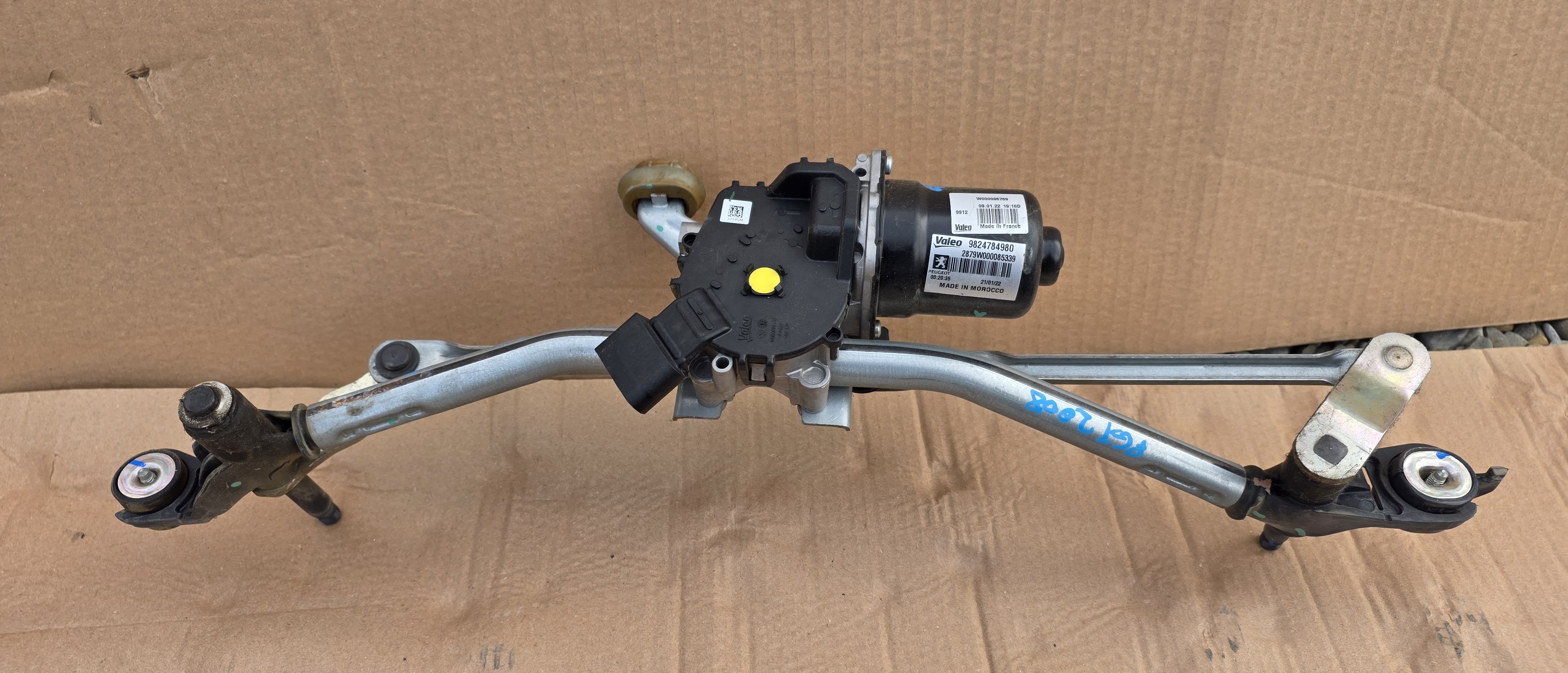 Ansamblu stergatoare cu motoras Peugeot 2008 an 2019 2020 2021 2022 2023 2024